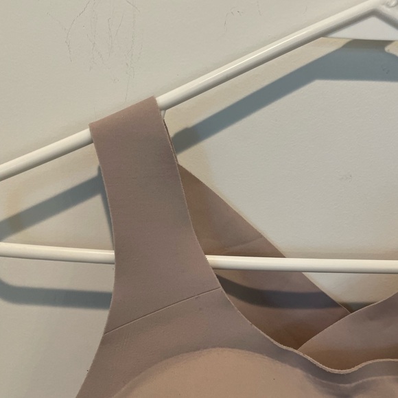 Lululemon enlite bra tan size C36 - Picture 3 of 10